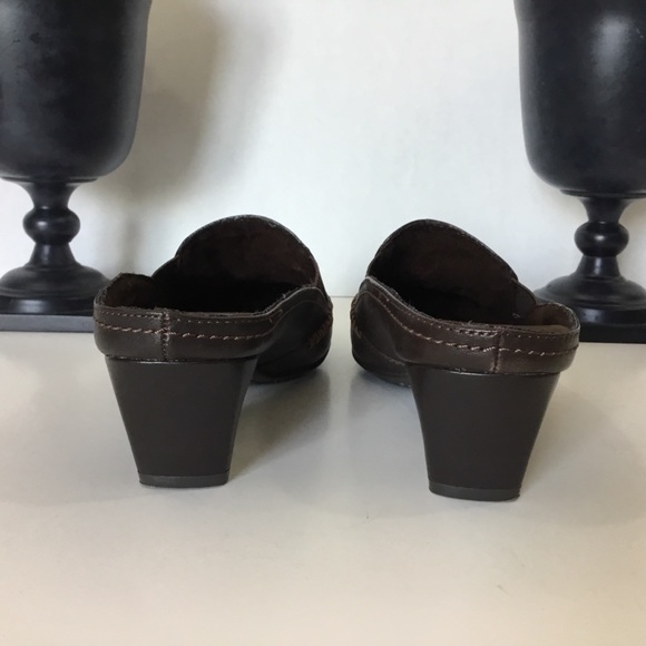 White Mountain Gazebo Brown Leather Mules, 7 1/2M - Picture 4 of 6